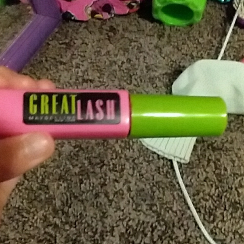 Makeup - Picture 2 of 2